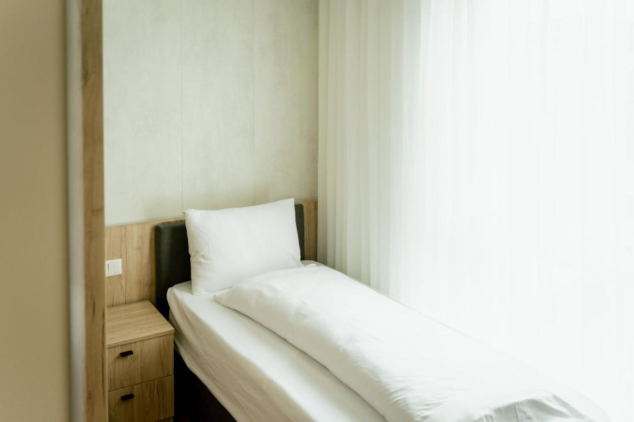 Lamede Self Check-In Hotel Bécsújhely Kültér fotó