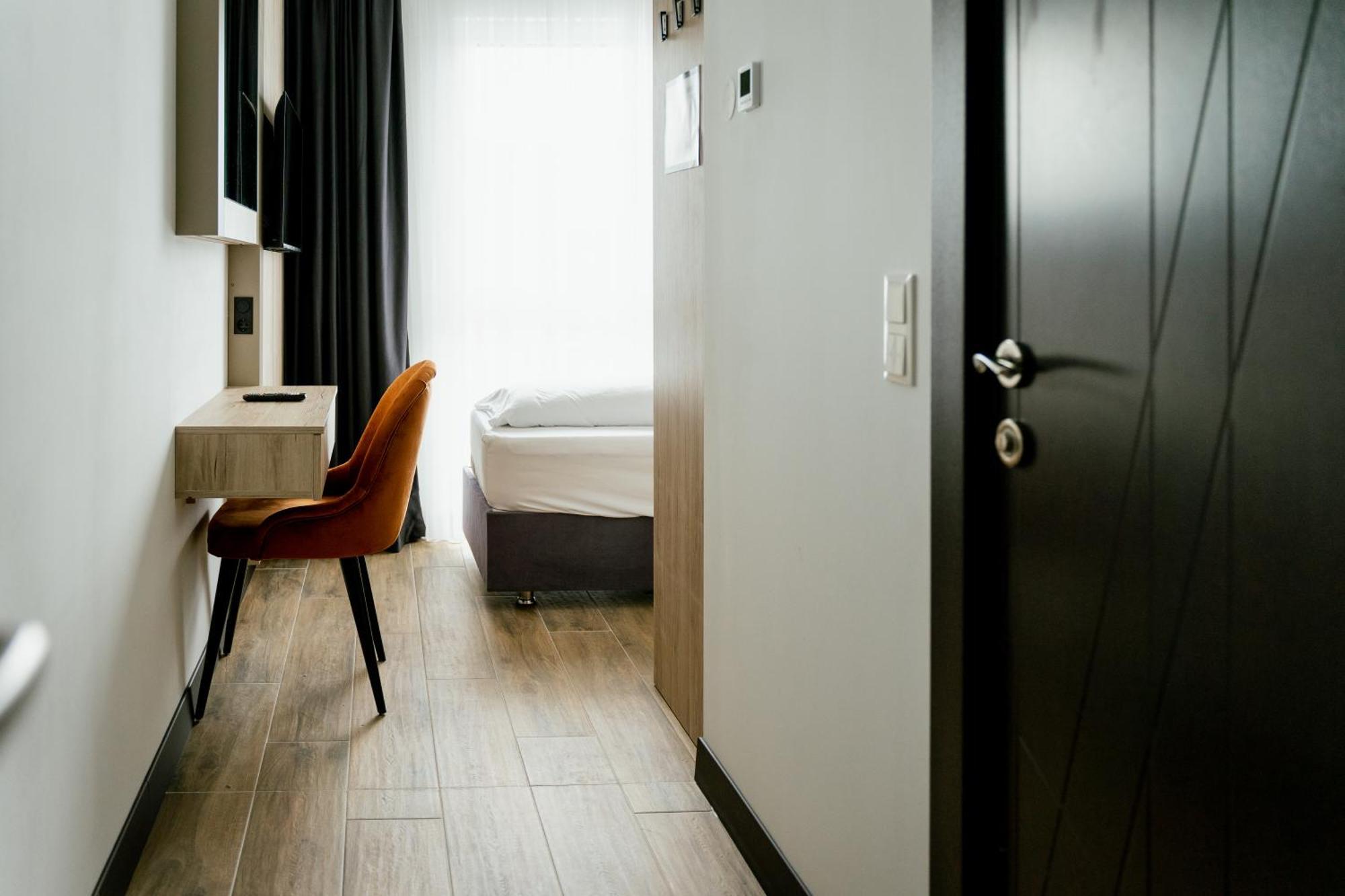 Lamede Self Check-In Hotel Bécsújhely Kültér fotó