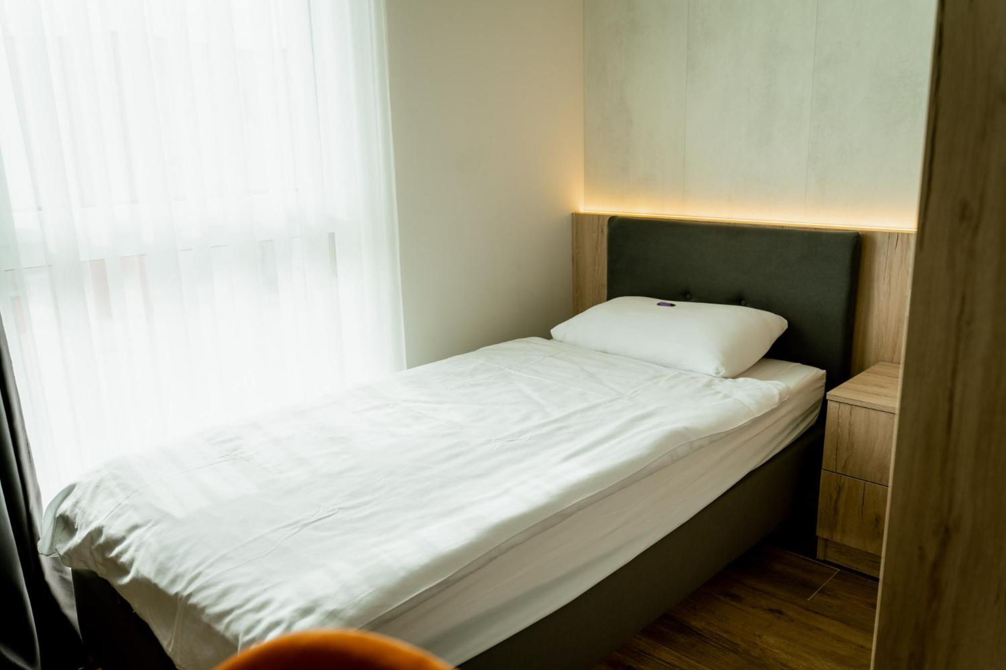 Lamede Self Check-In Hotel Bécsújhely Kültér fotó